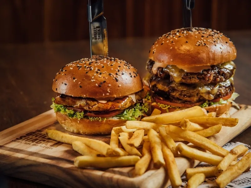السعادة في كل قطمة! 🍔🔥